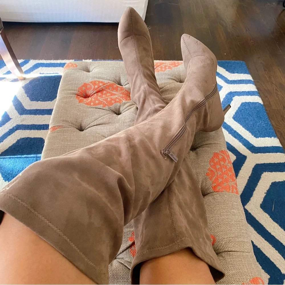 🍂 BRECKELLE’S TAN OVER THE KNEE FAUX SUEDE BEVERLY HEEL BOOTS!